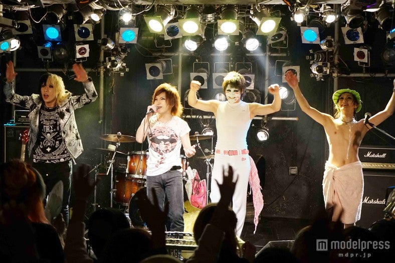 ゴールデンボンバー、池袋にゲリラ降臨