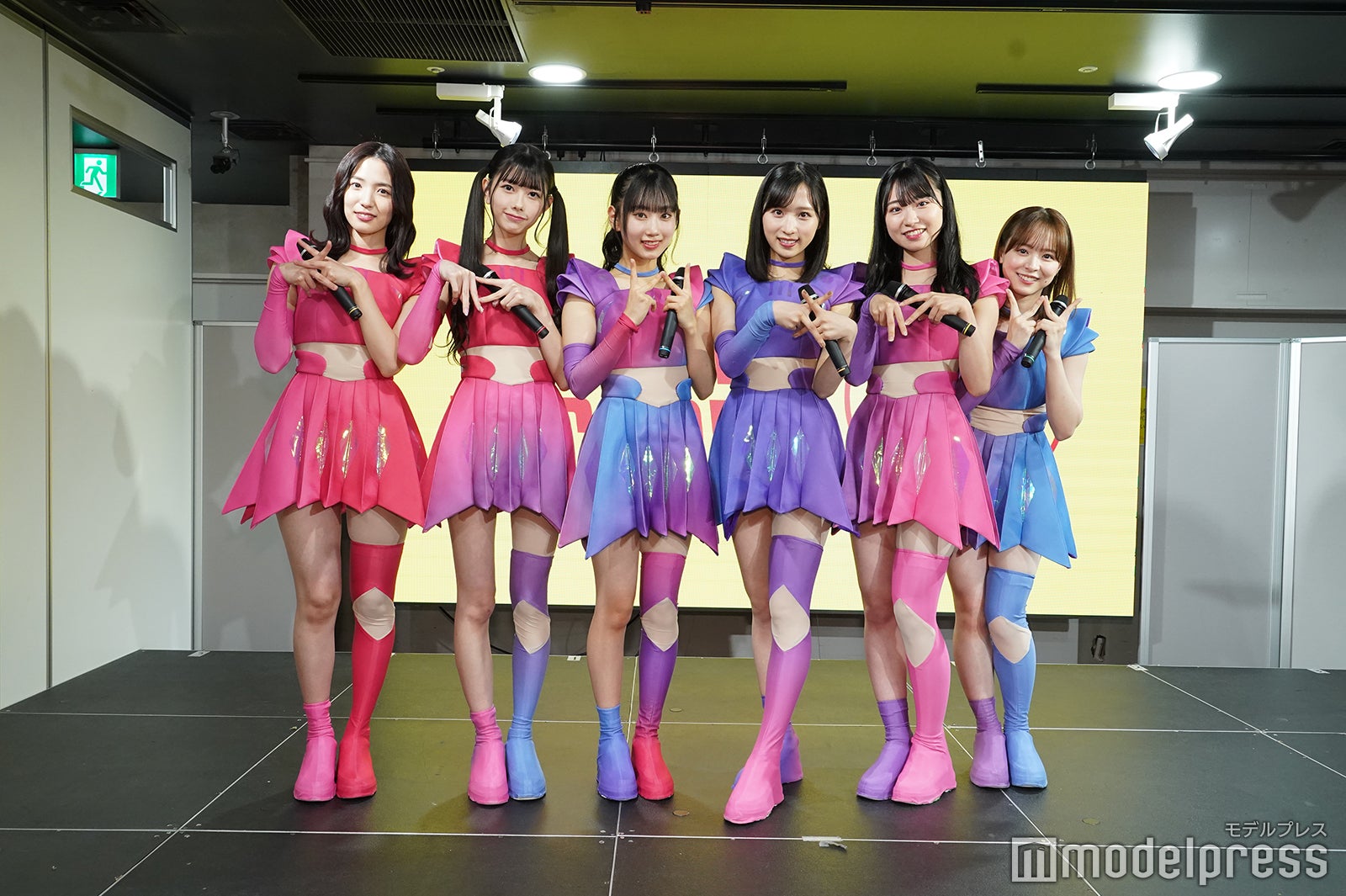 MIU（下尾みう）、ERII（千葉恵里）、SURRY（徳永羚海）、YUI YUI（小栗有以）、NARU（倉野尾成美）、ZUCKY（山内瑞葵）（C）モデルプレス