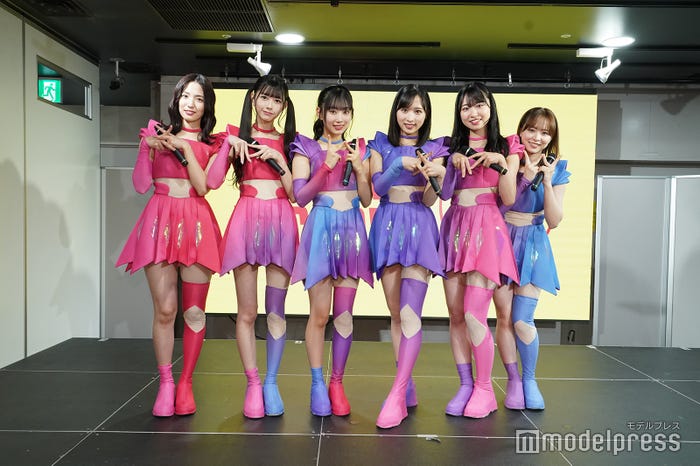 MIU(下尾みう)、ERII(千葉恵里)、SURRY(徳永羚海)、YUI YUI(小栗有以)、NARU(倉野尾成美)、ZUCKY(山内瑞葵)(C)モデルプレス