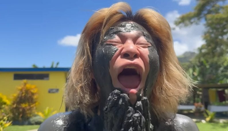 しばゆー「10年若返る」泥温泉と木の根の儀式、キリバス旅行の全記録