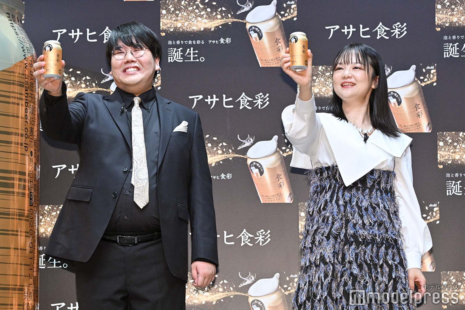 乾杯する蛙亭／中野周平、イワクラ（C）モデルプレス