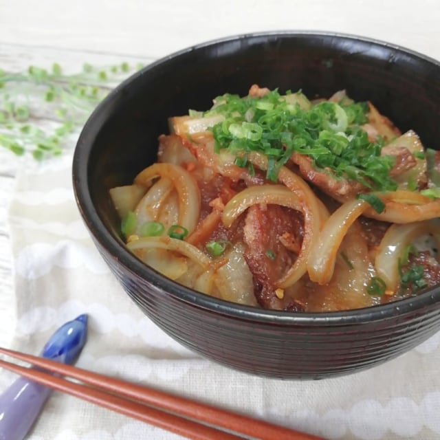 カルディの焼肉ザパンチを使って豚丼アレンジ