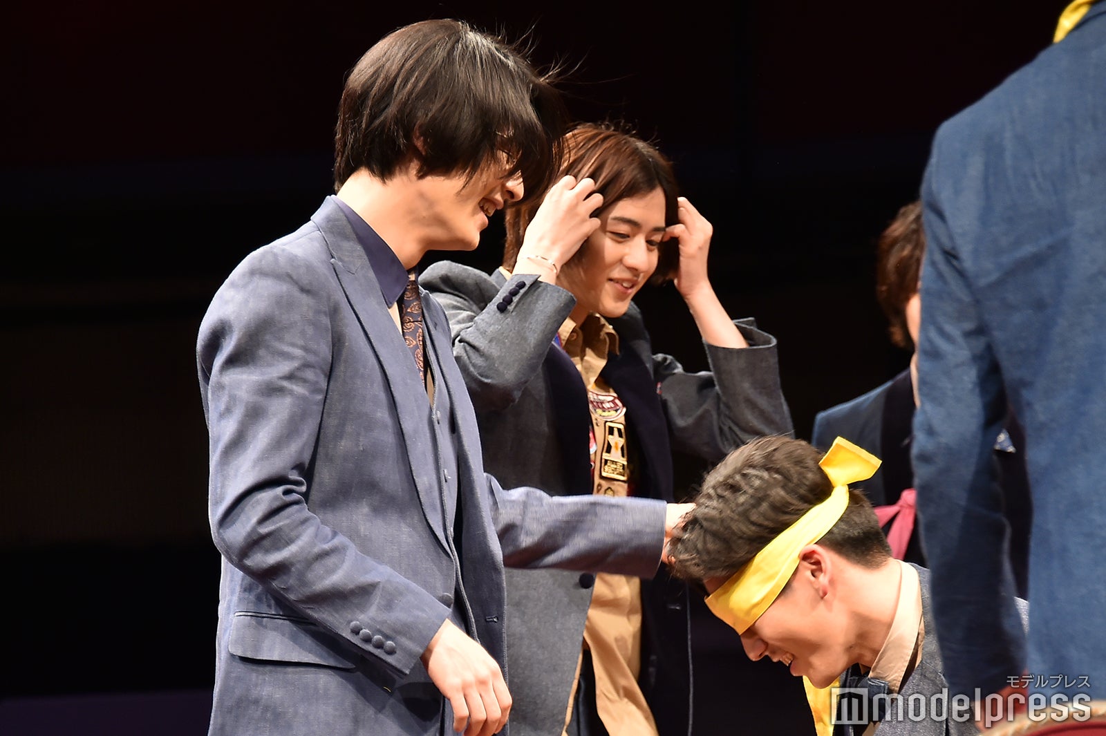 松本健太を縛る塩野瑛久／男劇団 青山表参道X「ENDLESS REPEATERS —エンドレスリピーターズ—」DVD発売記念イベント （C）モデルプレス