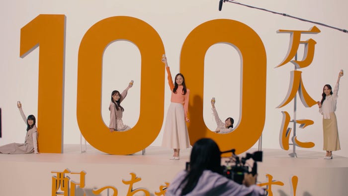 乃木坂46/新CM「クリアアサヒ100万人に配っちゃいます!」篇メイキングより(C)乃木坂46LLC