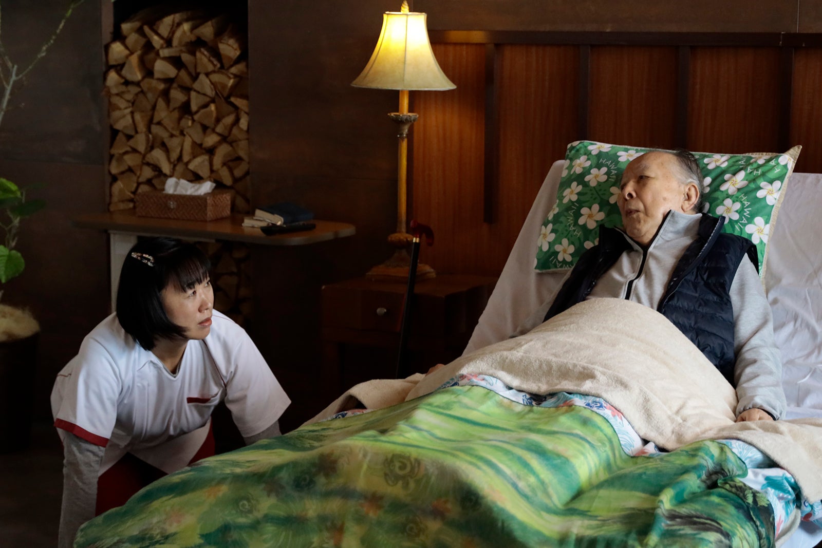 山崎静代、橋爪功「プライベートバンカー」第6話（C）テレビ朝日