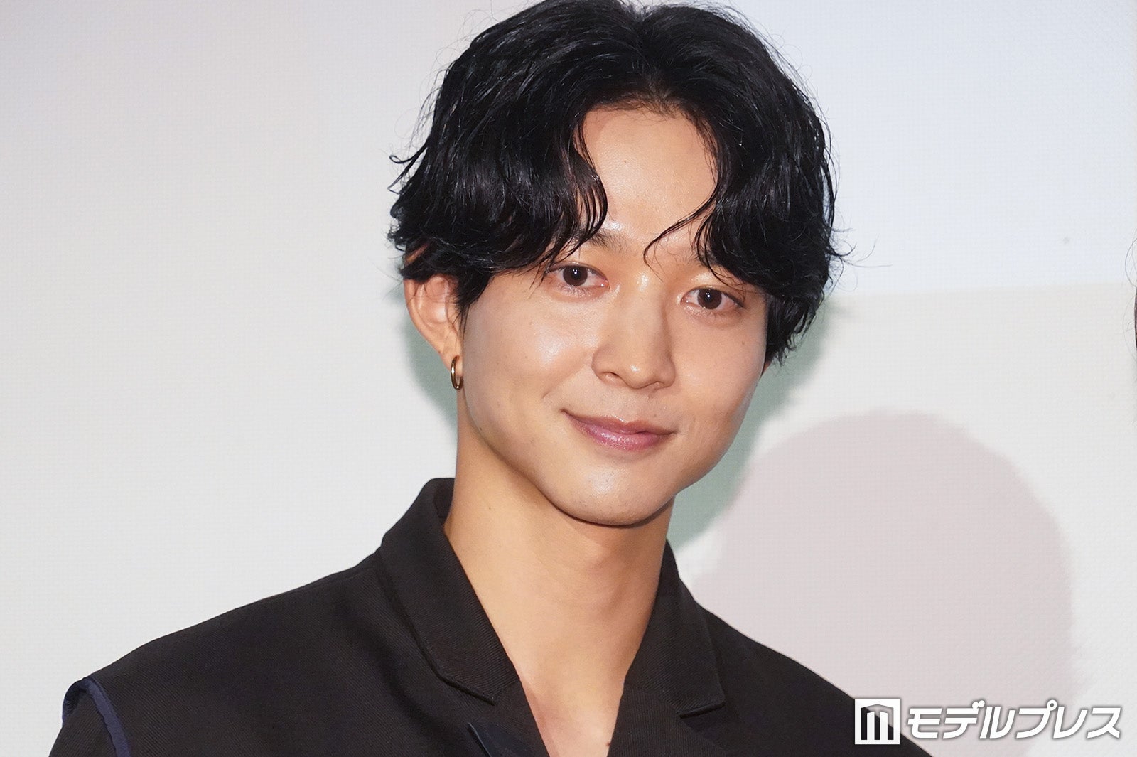鈴木仁、人気俳優と撮影合間に喫茶店へ「大丈夫じゃなかったよ。バレていたし」【お前のほうからキスしてくれよ】