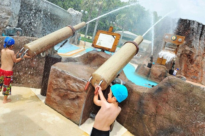 水かけ勝負ができるウォーターキャノンも「アドベンチャーマウンテン」エリアにあります