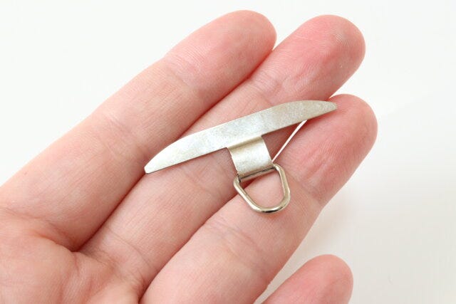 サイズ感 ダイソーステンレス製スマホストラップホルダーシルバーサイズ感