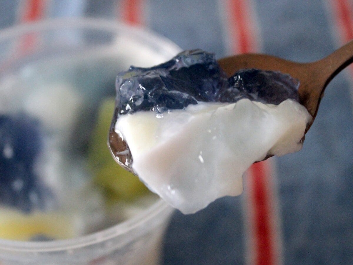 杏仁豆腐の濃厚さをゼリーでさっぱり口直し