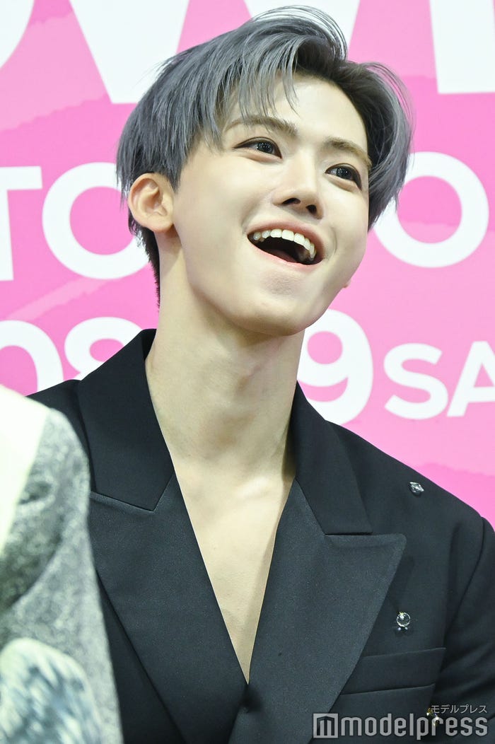 MCからの称賛の声に喜びを滲ませるジェミン(C)モデルプレス