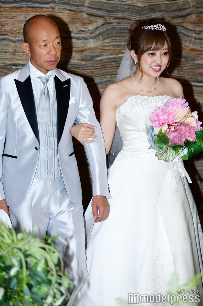 小峠英二、菊地亜美 (C)モデルプレス