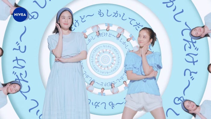 筧美和子、谷まりあ/WEBCMより(提供写真)