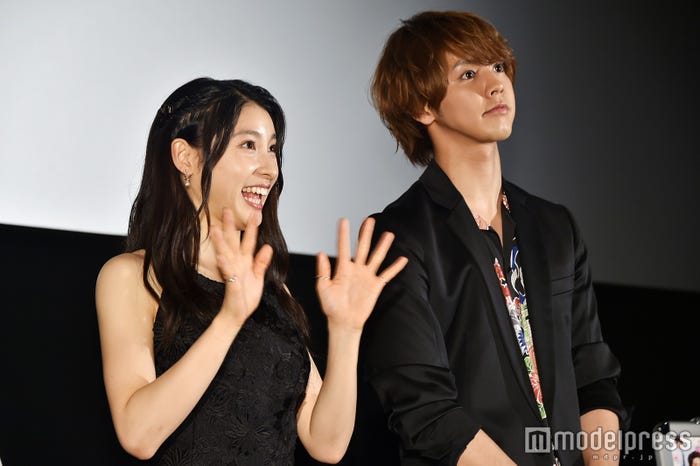 土屋太鳳、片寄涼太/「島ぜんぶでおーきな祭 第9回沖縄国際映画祭」舞台挨拶より(C)モデルプレス