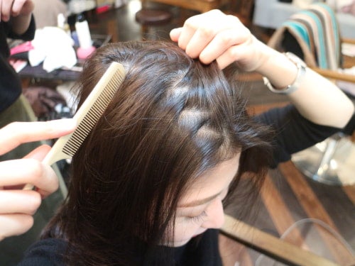 手を添えて行うとやりやすいです