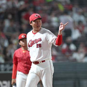 広島・新井監督 初回反撃「先制された直後だったので、大きかったですね。モチのホームランも」「みんなよく投げた」【一問一答】