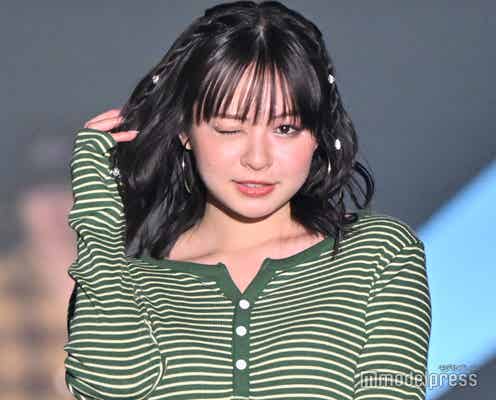 莉子、タイトデニムスカートからスラリ美脚のぞかす ふわふわヘアが可愛い【TGC 和歌山 2024】