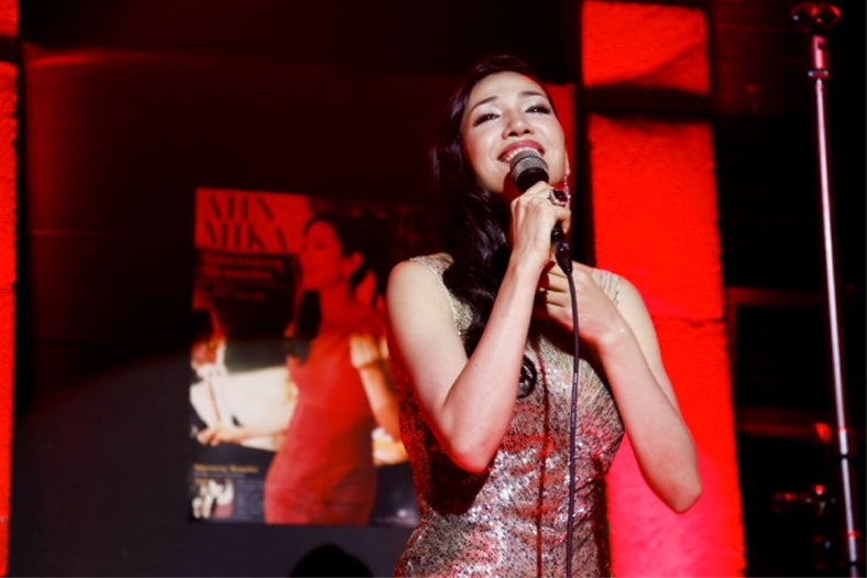 総額3000万円衣装を身に纏ったアンミカに100人のファンうっとり