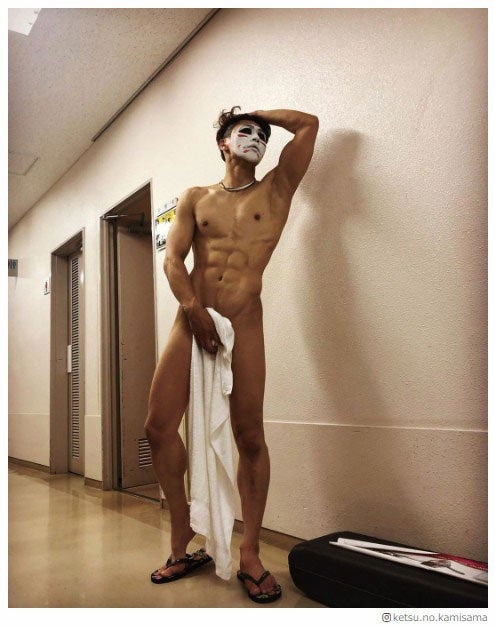 ゴールデンボンバー樽美酒研二、SEXY肉体美披露「彫刻のよう」「完璧」と絶賛の声