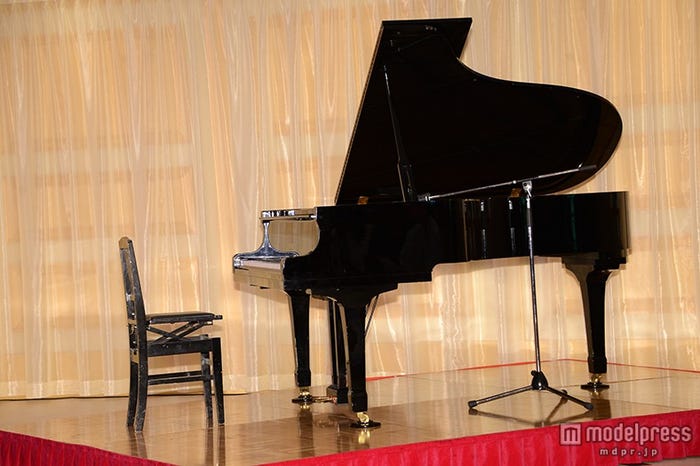 グランドピアノで生演奏