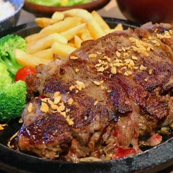 肉、にく、ニク~!「ワイキキ横丁」でお肉をモリモリ食べて夏バテ予防