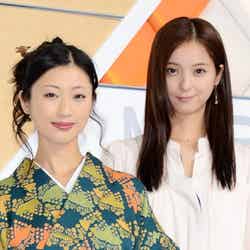 金曜ナイトドラマ「お天気お姉さん」制作発表に出席した壇蜜（左）と佐々木希（右）