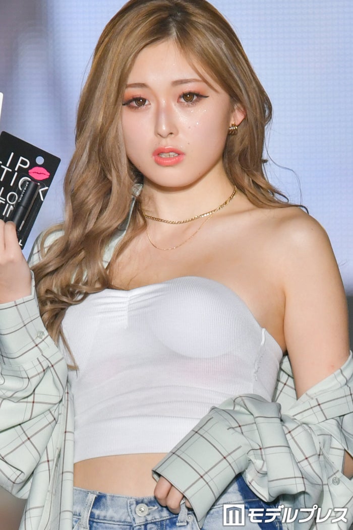 ゆうちゃみ、SEXY肌見せコーデで視線独占＜関コレ2021S／S＞ - モデルプレス