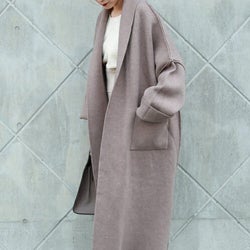 カジュアルなビッグシルエットアウターをレディに着こなす秘訣って?