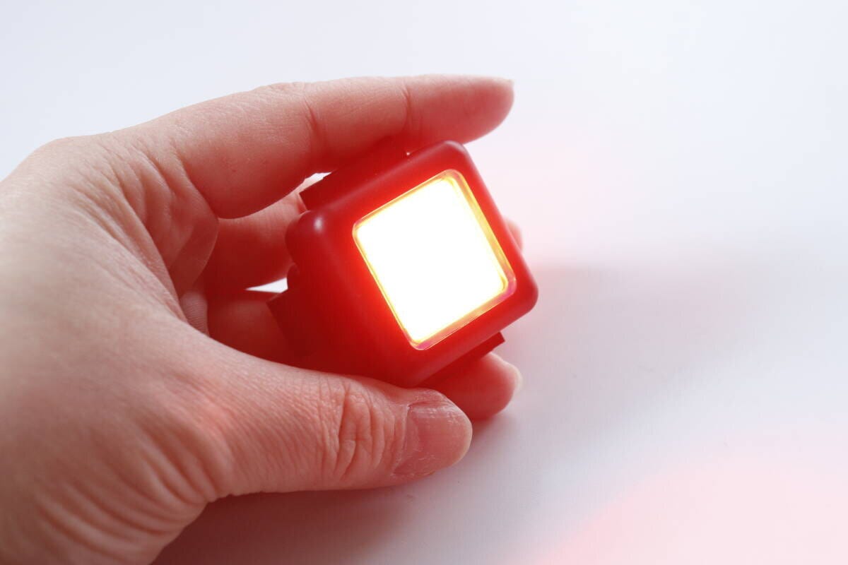 ダイソー　COBストラップライトRED　明るさ