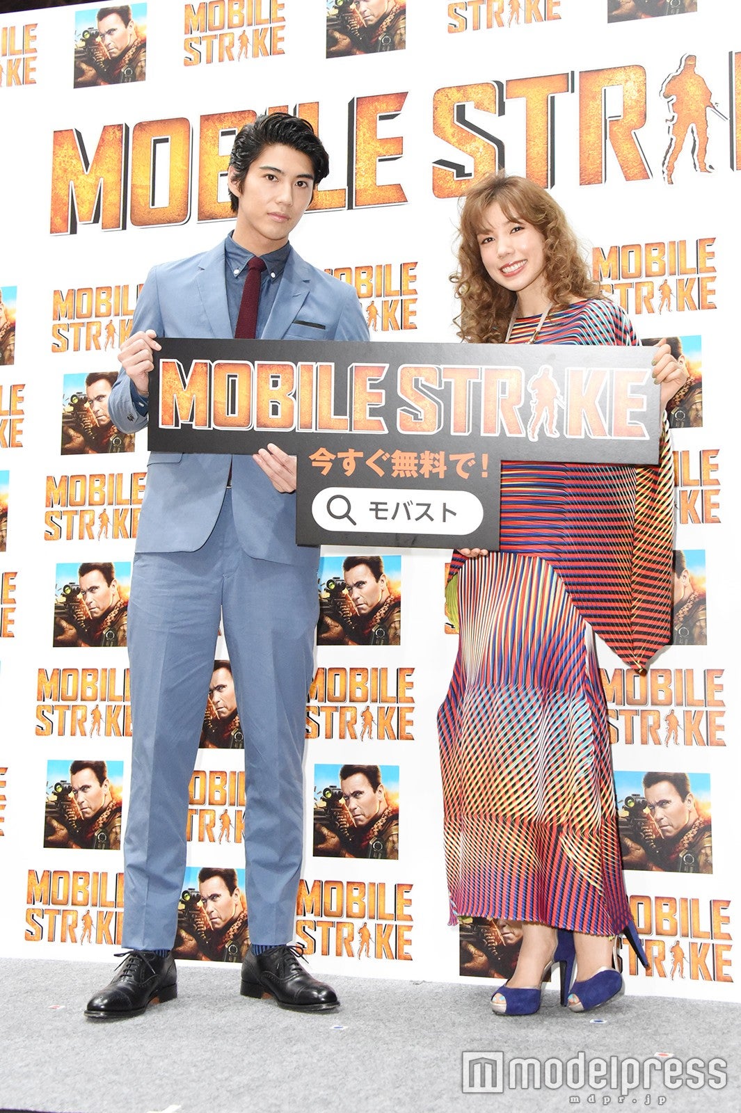 賀来賢人、仲里依紗 （C）モデルプレス