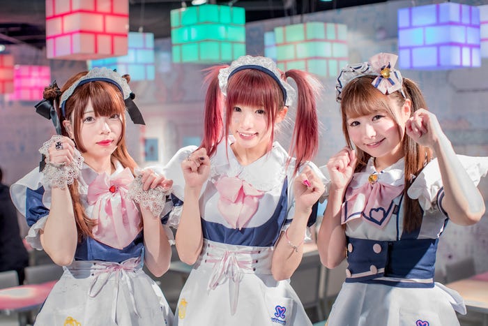 椎名ひかり(中央)(写真提供:MBS)