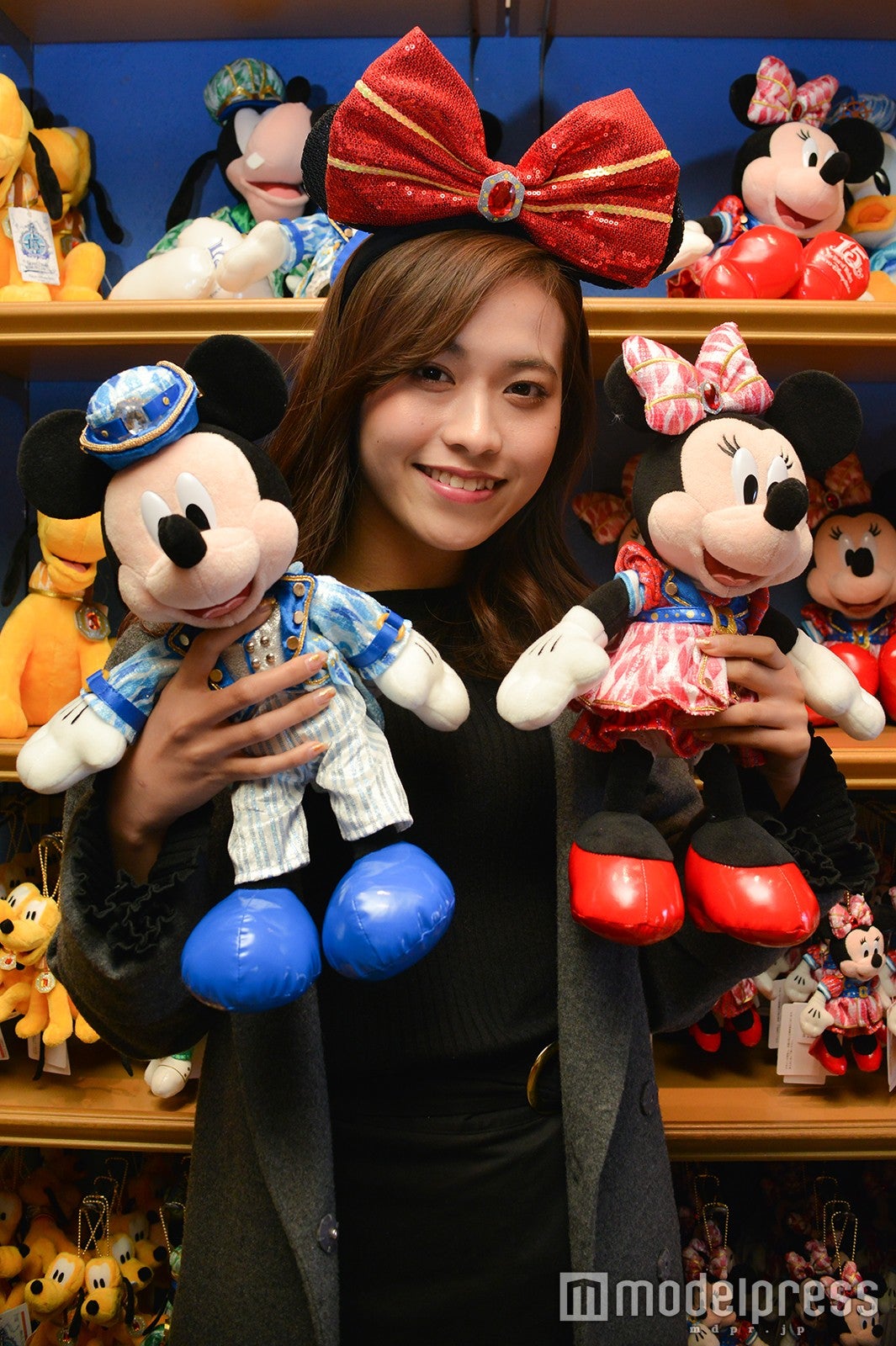 ぬいぐるみ各￥5000、カチューシャ￥1800／モデル：山本沙樹（C）モデルプレス