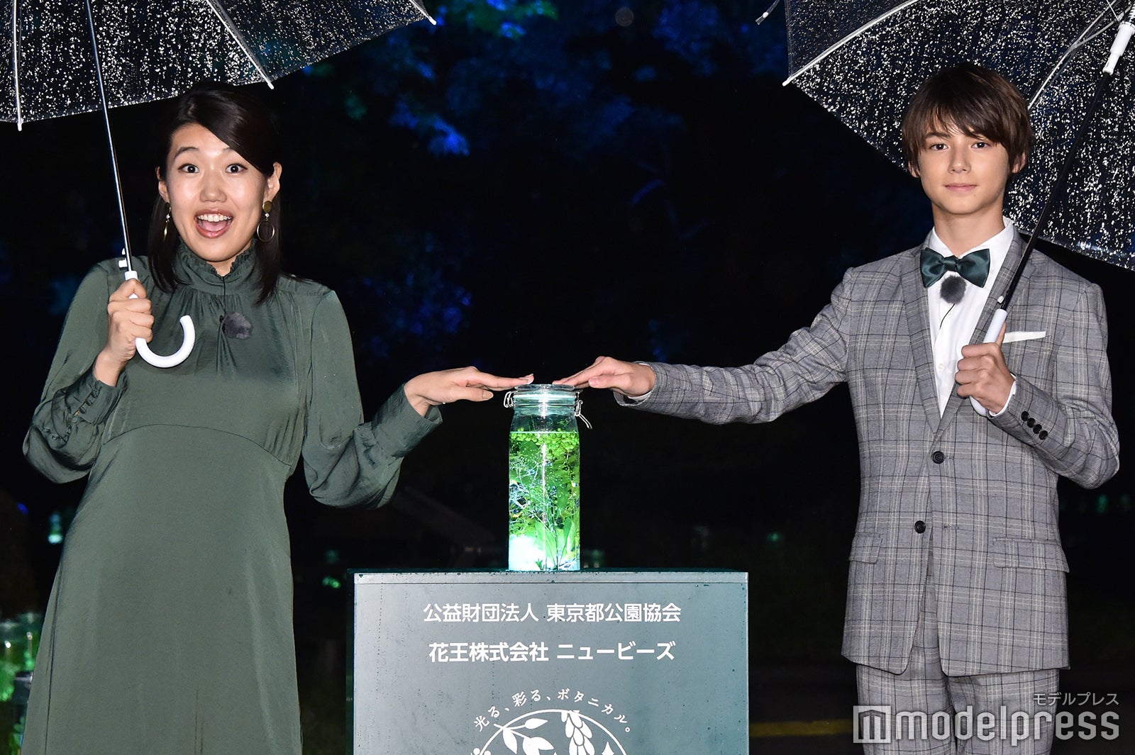 横澤夏子、翔、点灯の瞬間 （C）モデルプレス