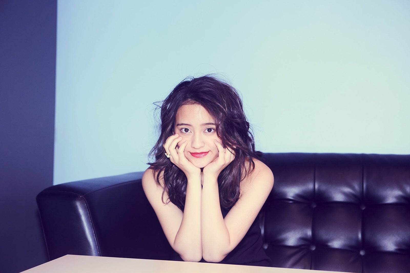 岡田結実／「岡田結実1stフォトブック『hungry！！！』」より（C）ぴあ