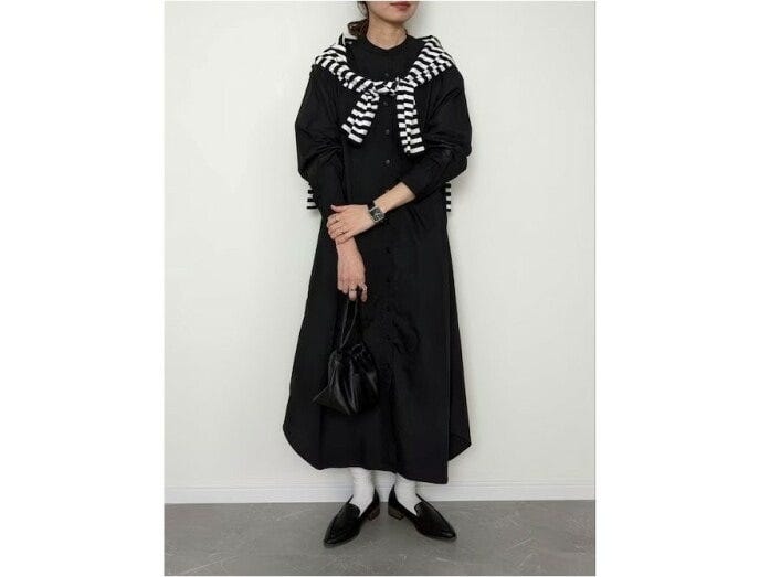 わずかな白ソックスの面積でも足元に抜け感をプラスしてくれます　出典：WEAR