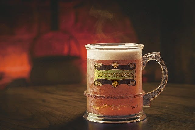 USJ、ハリポタエリアに日本限定「クリスマス・バタービールマグカップ」が登場