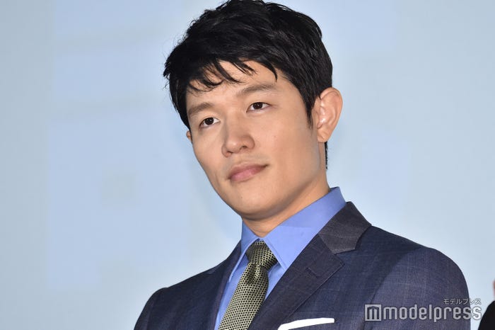 鈴木亮平(C)モデルプレス