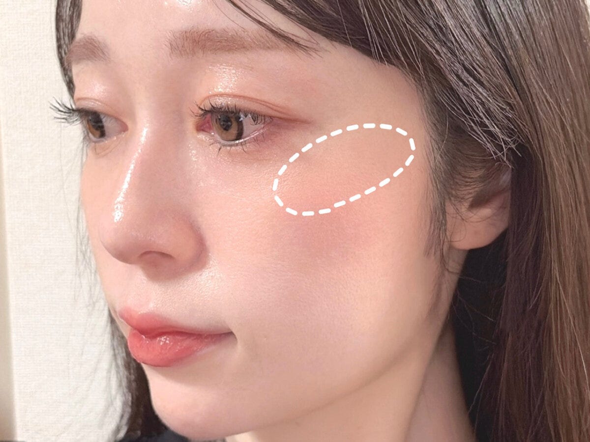 頬の高い位置にチークを重ねてグラデーションを作る範囲