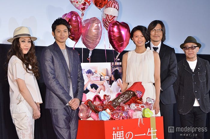 映画『娚の一生』初日舞台挨拶(左から)JUJU、向井理、榮倉奈々、豊川悦司、廣木隆一監督