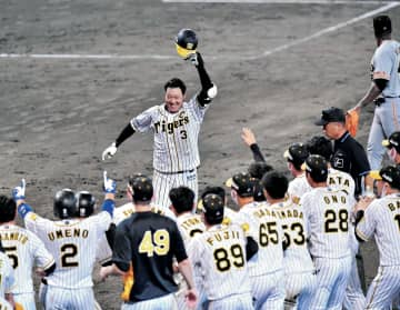 岡田彰布氏が分析 阪神の勝因はリリーフ陣の好投と糸原の粘り モデルプレス