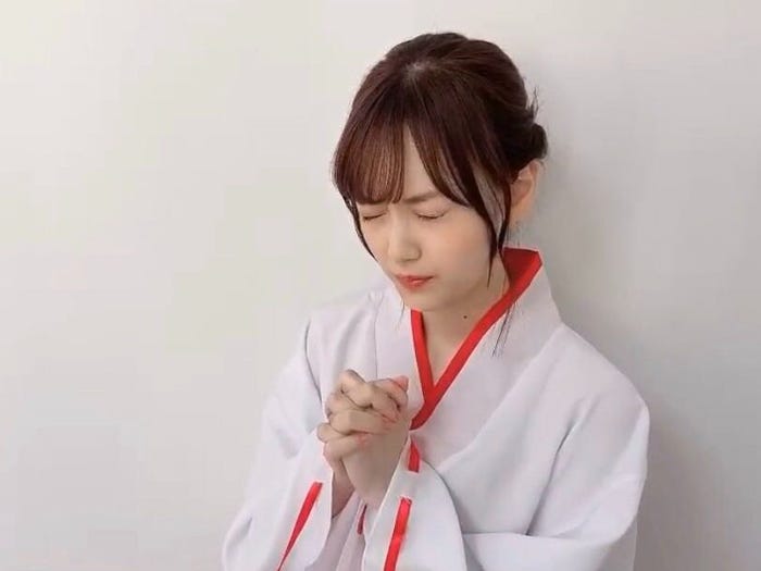 “巫女した美月”/山下美月(提供写真)