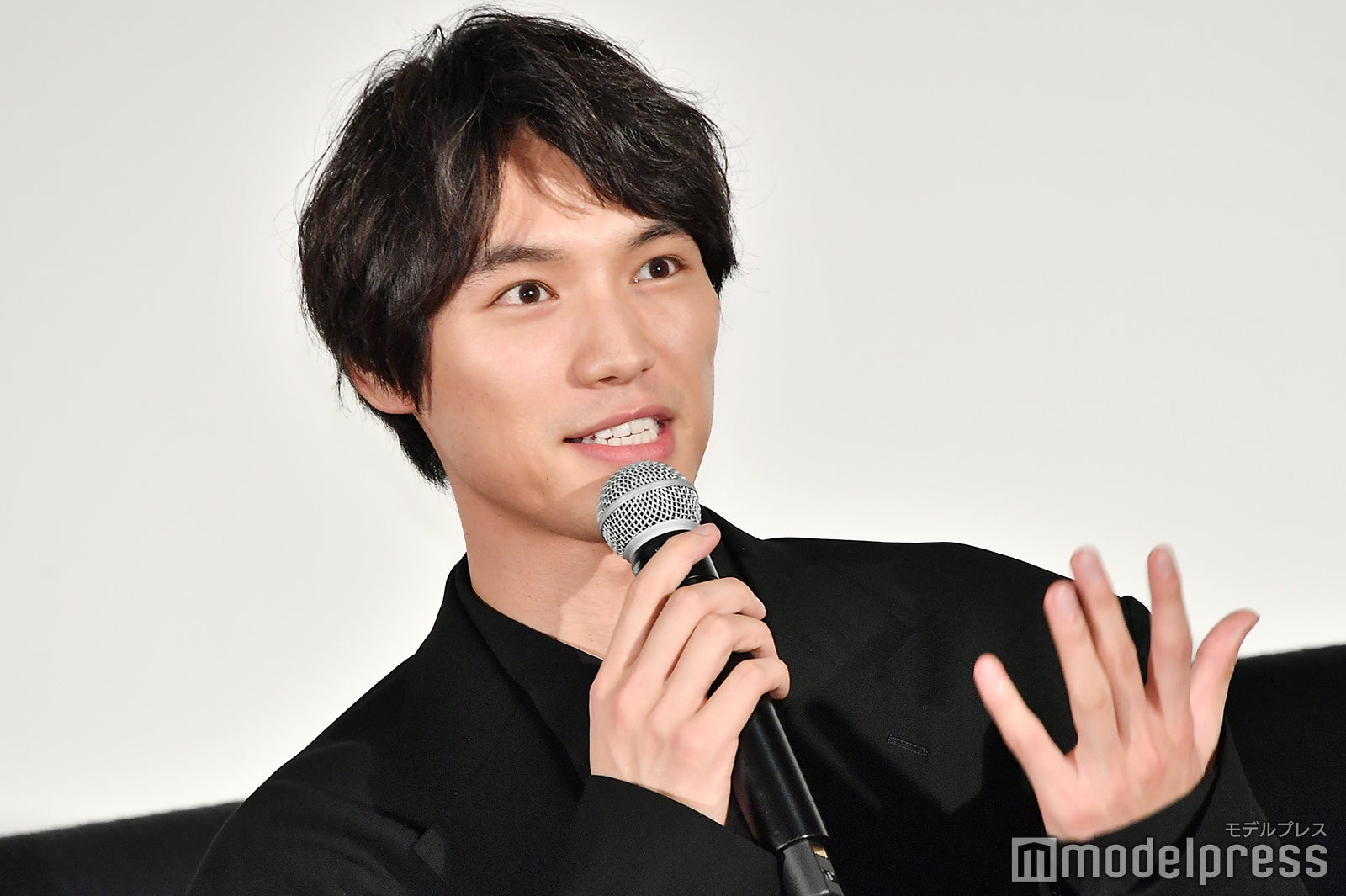 福士蒼汰、“師匠”岡田准一とアクション対決で“5年越しの夢”叶う＜ザ・ファブル＞