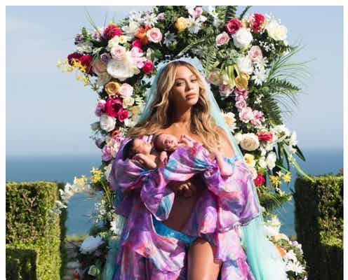 双子出産のビヨンセ、3ショット初公開 誕生1ヶ月記念を報告