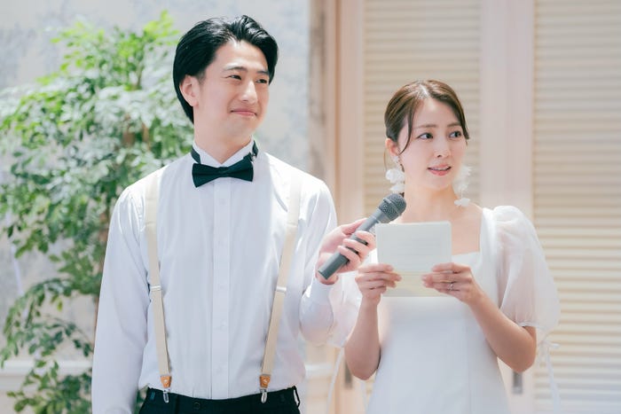 イワゴウサトシ、小島梨里杏(C)「彩香ちゃんは弘子先輩に恋してる 2nd Stage」製作委員会・MBS/第3話より