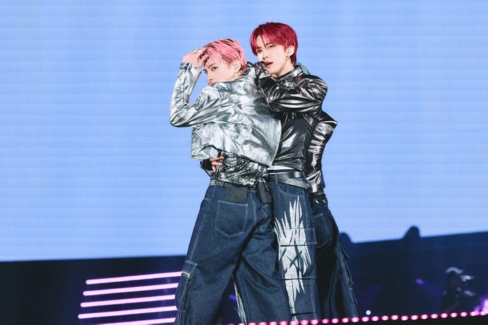 JO1川西拓実、河野純喜(C)LAPONE Entertainment