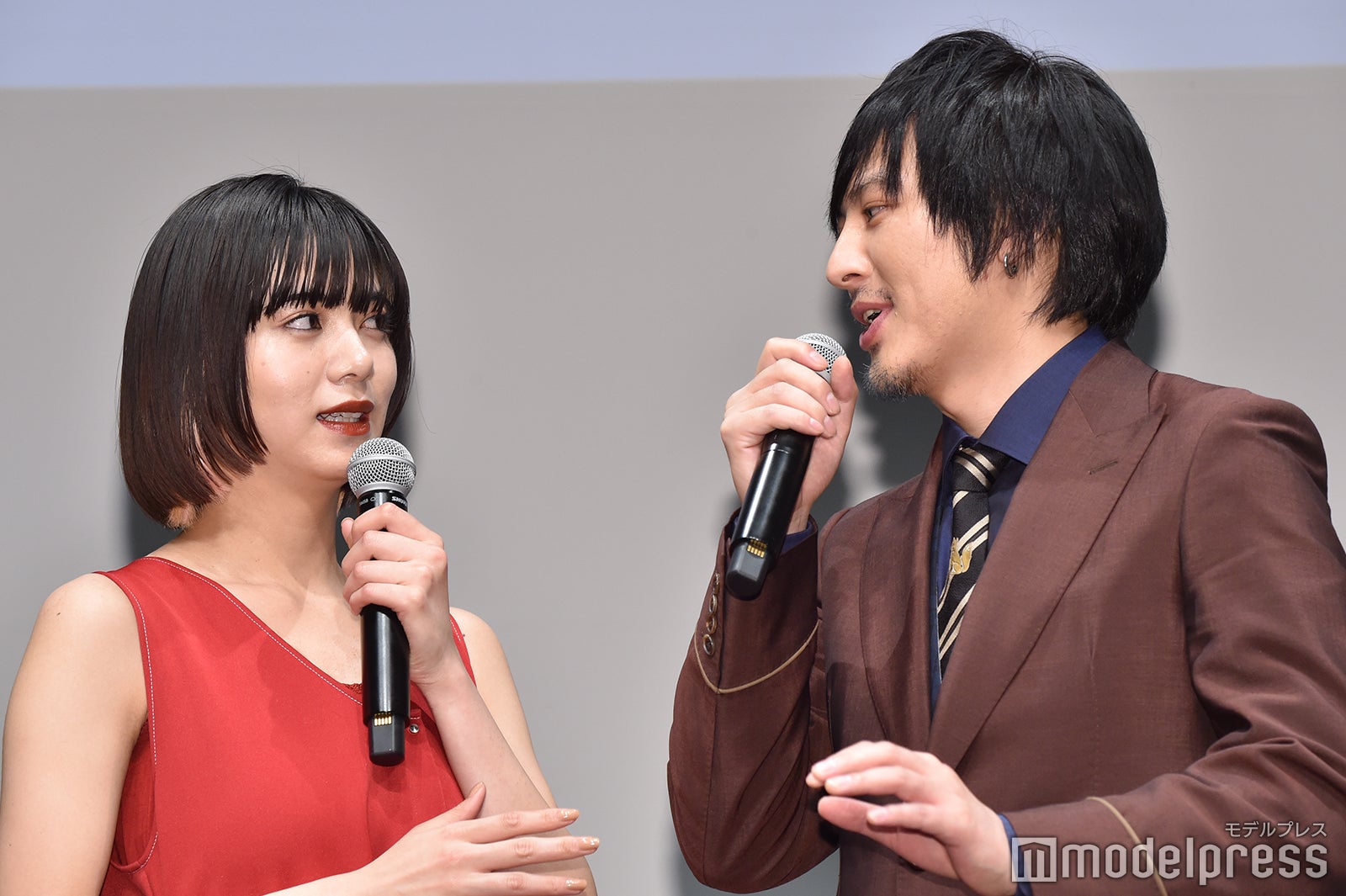 池田エライザ、塚本高史 （C）モデルプレス