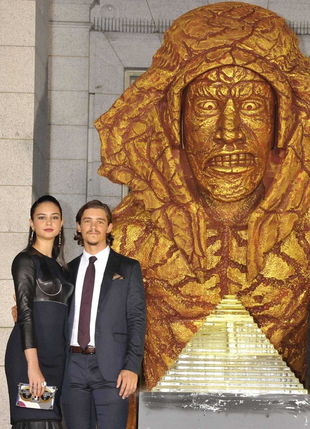 （左から）コートニー・イートンとブレントン・スウェイツ