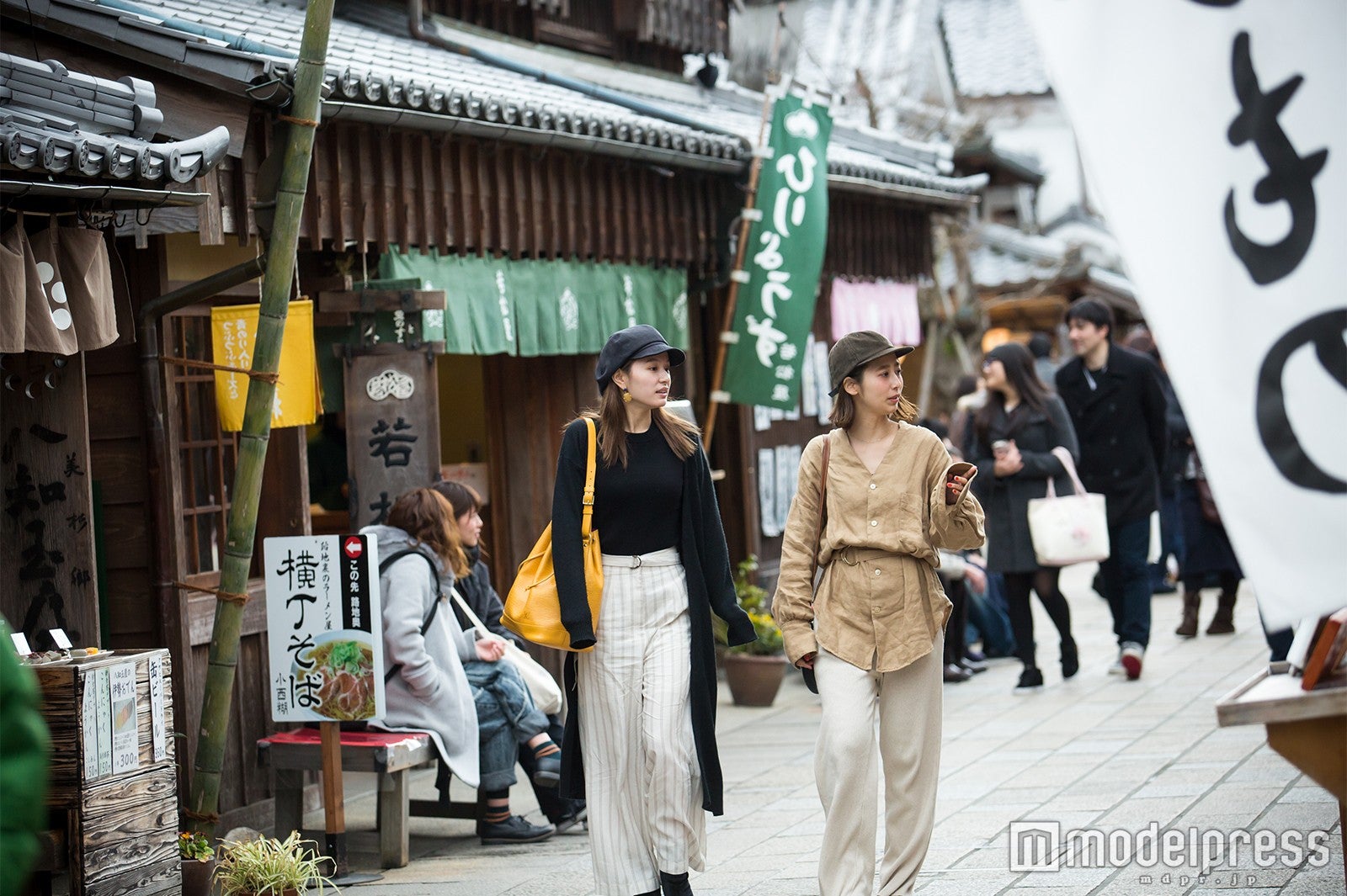 おかげ横丁／モデル：ゆきら、石田一帆（C）モデルプレス