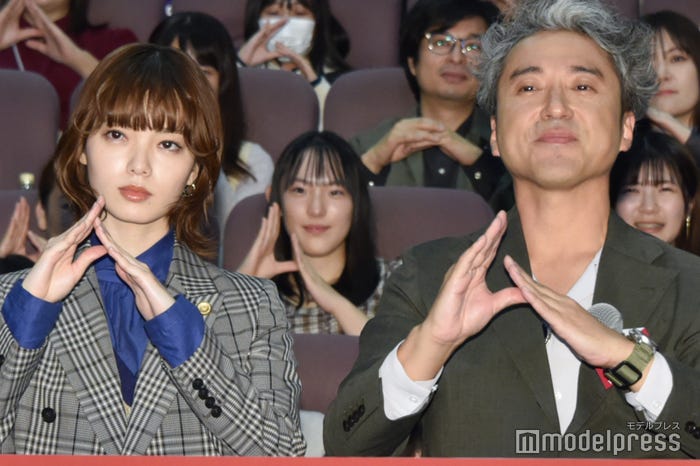 舞台挨拶に出席した平手友梨奈、ムロツヨシ(C)モデルプレス