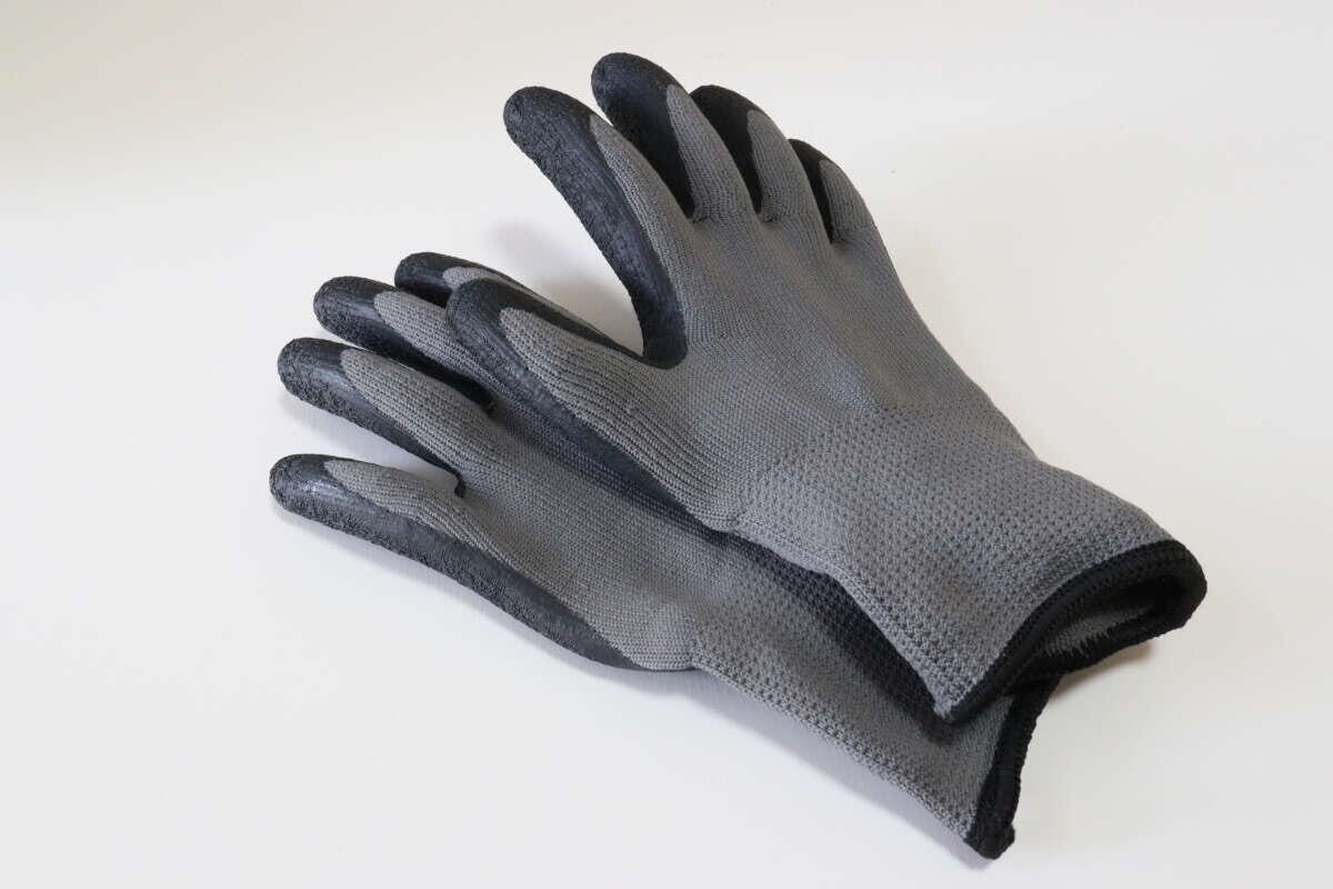 ダイソーの防寒天然ゴム背抜き手袋（L）のビジュアル