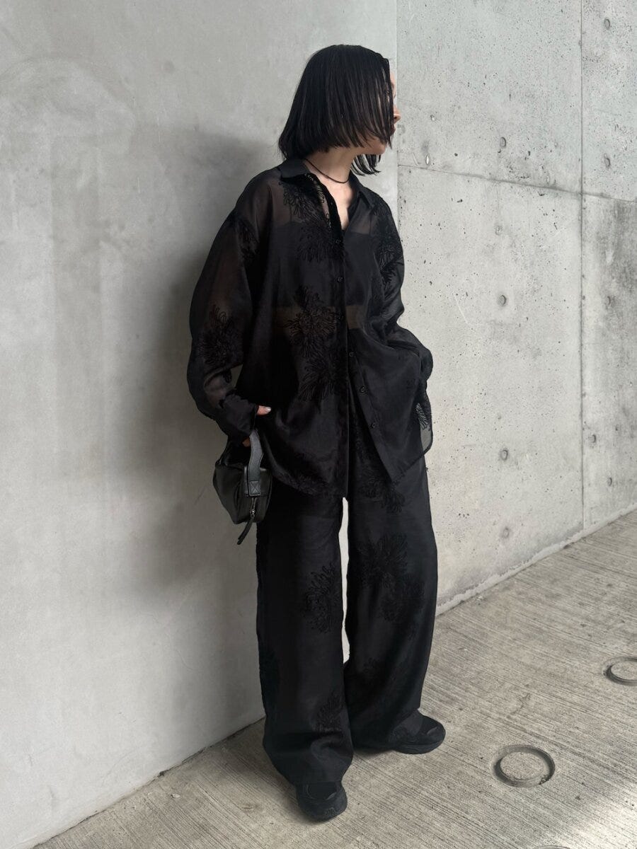 黒シアーシャツコーデ4